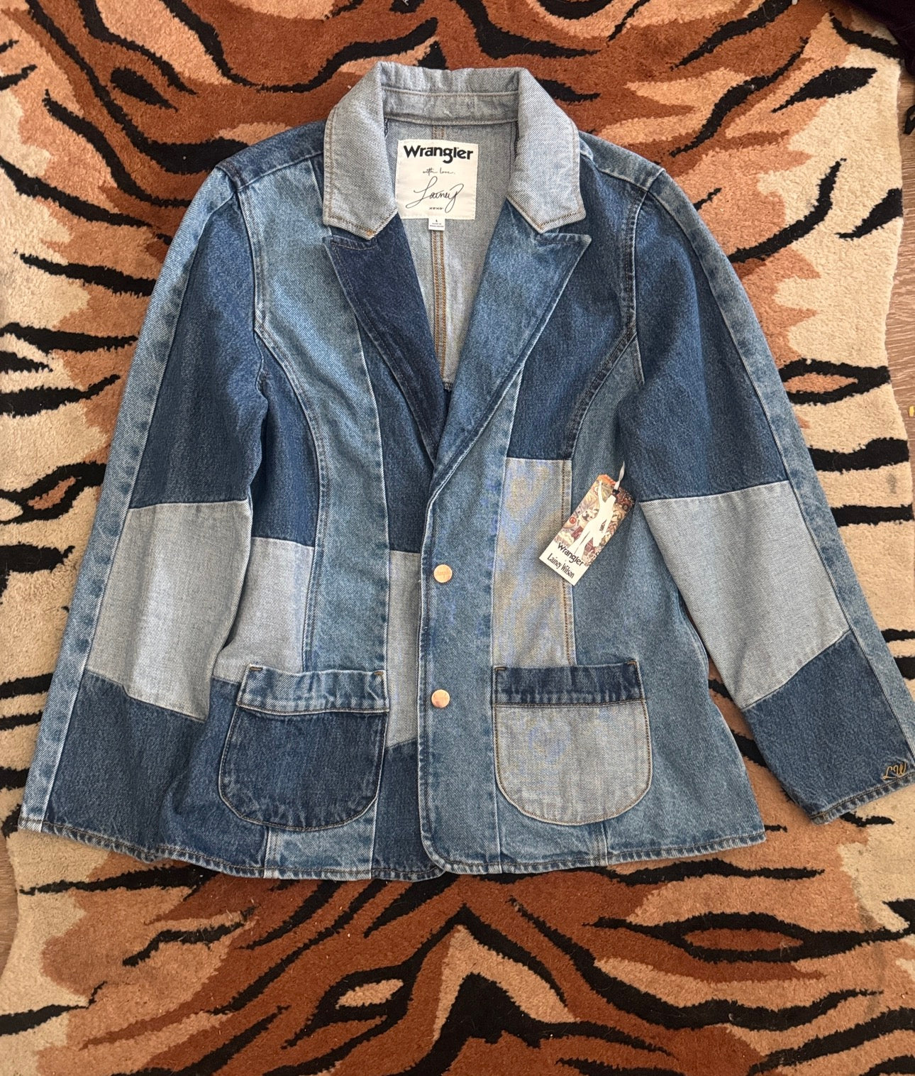 NWT Wrangler Lainey Wilson Patchwork Jean Jacket Vintage-Style SEXY COUNTRY Ladies Large